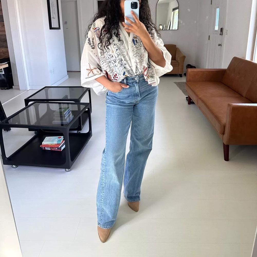 A&F The 90s Relaxed Jean High Rise Light Wash - 33/16 Regular Curve Love